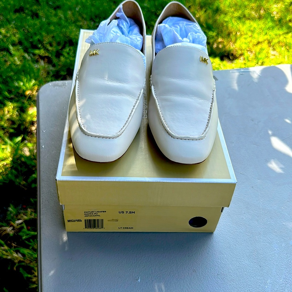 Beautiful almost new Michael kors leather